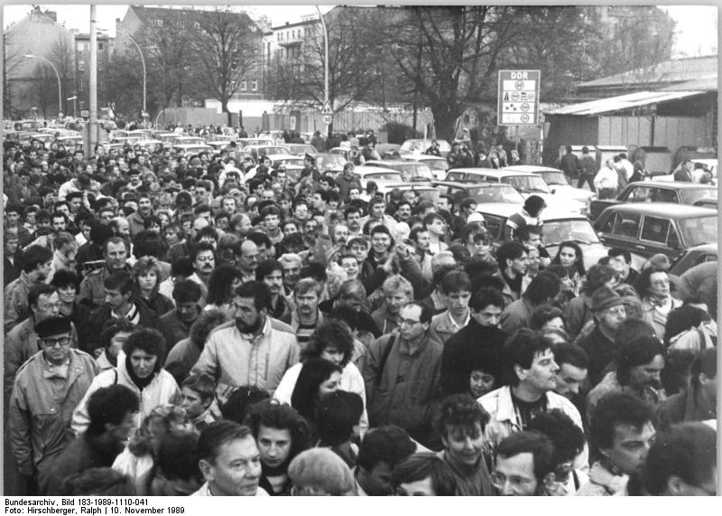 Bundesarchiv Bild 183 1989 1110 041 Berlin Grenzubergang Invalidenstrase